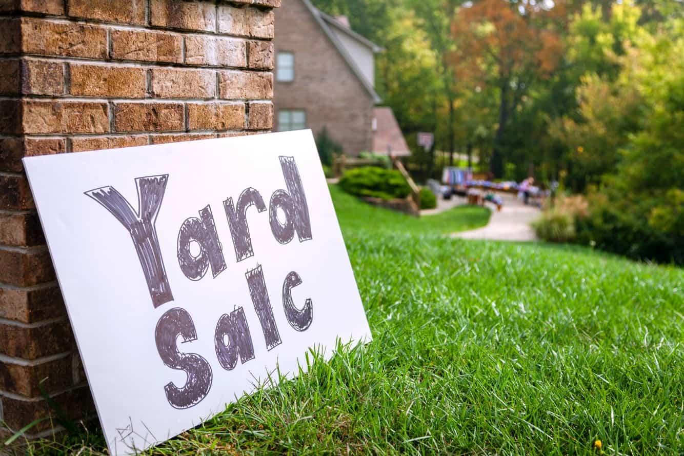 yard sale sign