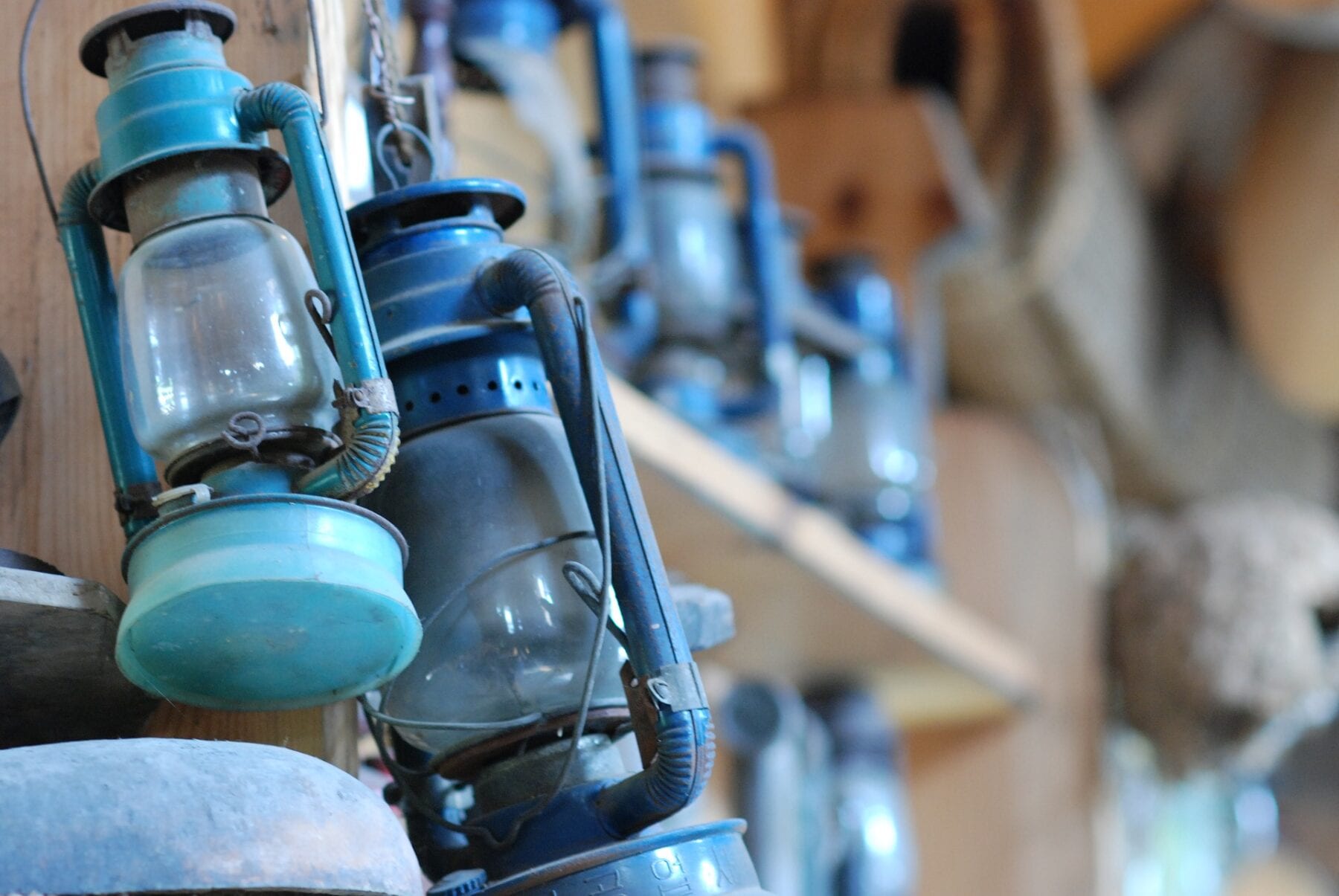 Former House Cleaner Flips Vintage Items For An Extra $1000 Per Month